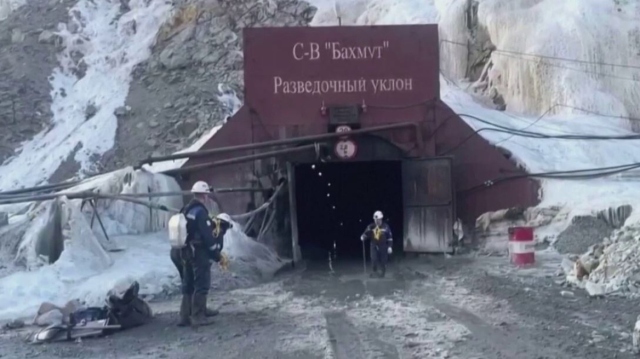 Ρωσία: Αγωνία για τους 13 εργάτες που παραμένουν εγκλωβισμένοι σε χρυσωρυχείο εδώ και 48 ώρες