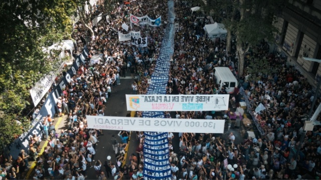 Αργεντινή: Μεγαλειώδης πορεία στη μνήμη των θυμάτων της δικτατορίας - Δείτε βίντεο