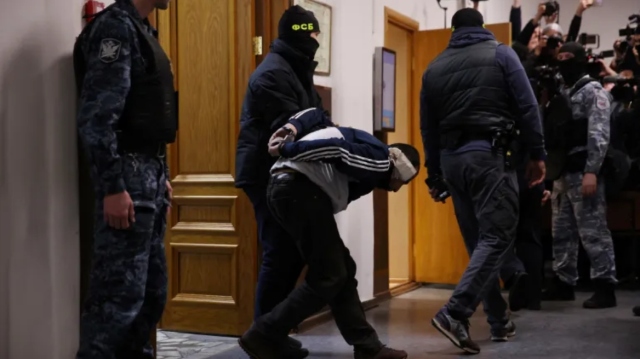 Τρομοκρατική επίθεση στη Μόσχα: Βαριά τραυματισμένοι στο δικαστήριο οι κατηγορούμενοι - Φόβοι για ντόμινο επιθέσεων στη Δύση