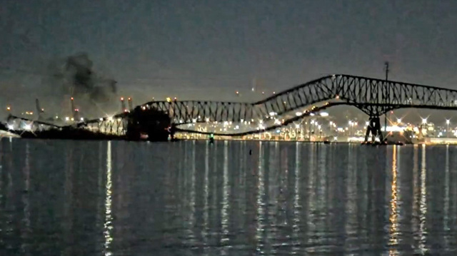 Francis Scott Key Bridge: Φορτηγό πλοίο έπεσε στη γέφυρα της Βαλτιμόρης προκαλώντας την κατάρρευσή της – Φόβοι για θύματα