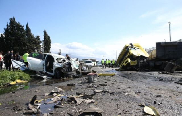 Τουρκία: Η στιγμή που ξεκληρίζεται οικογένεια όταν φορτηγό έπεσε στο αυτοκίνητό της - Έξι νεκροί