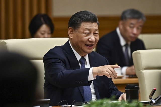 Ο Σι Τζινπίνγκ υποδέχτηκε στο Πεκίνο αντιπροσώπους του κόσμου των επιχειρήσεων των ΗΠΑ