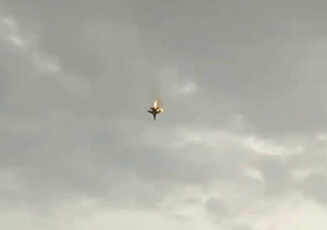 Συντριβή ρωσικού στρατιωτικού αεροσκάφους στα ανοιχτά του λιμανιού της Σεβαστούπολης - Δείτε βίντεο