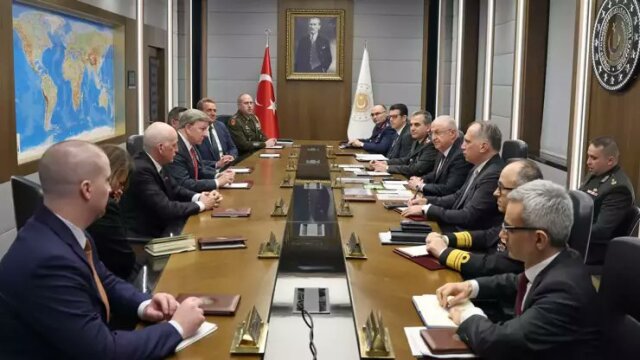 Επαφές Αμερικανών βουλευτών στην Άγκυρα με τον Τούρκο υπουργό Άμυνας και τον αρχηγό της ΜΙΤ για τα εξοπλιστικά