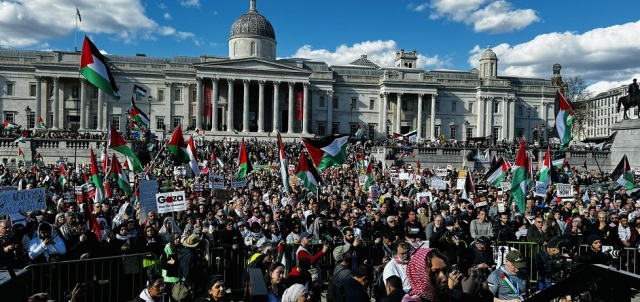 Μέση Ανατολή: Χιλιάδες διαδηλωτές στο Λονδίνο με αίτημα για κατάπαυση του πυρός στη Λωρίδα της Γάζας