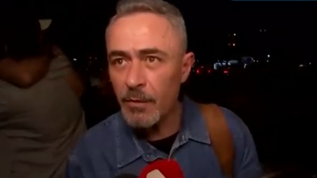 Θανάσης Κουρλαμπάς: Αρνείται ότι ζήτησε να φύγει ο Νίκος Πολυδερόπουλος από παράσταση