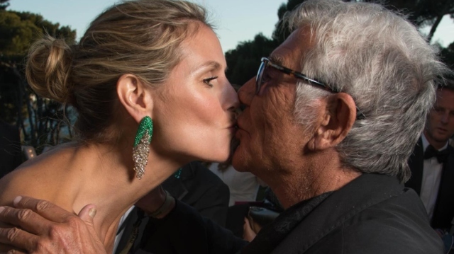 Χάιντι Κλουμ: Αποχαιρέτησε τον Ρομπέρτο Καβάλι με φωτογραφία που τον φιλάει στο στόμα