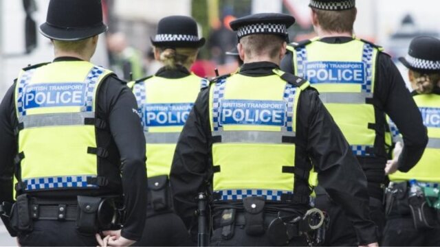 Βρετανία: Επ’ αόριστον κράτηση σε ψυχιατρική κλινική για 29χρονο που επιχείρησε να κάψει μουσουλμάνους κοντά σε τζαμιά