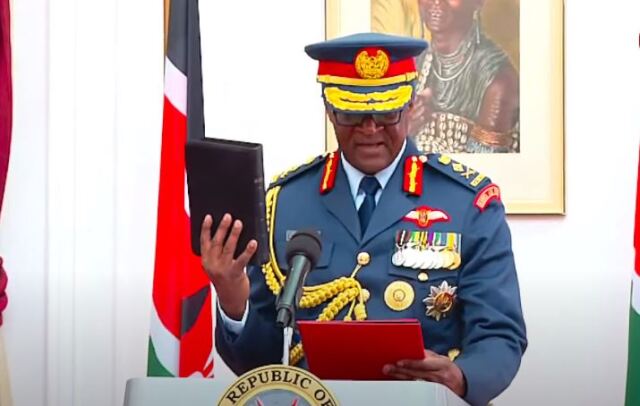 Συντριβή ελικοπτέρου στην Κένυα - Δέκα νεκροί, ανάμεσά τους και ο αρχηγός των Ενόπλων Δυνάμεων