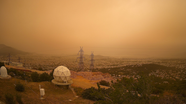 «Τοπίο στον Άρη» και η Αττική από την αφρικανική σκόνη - Δείτε βίντεο και φωτογραφίες