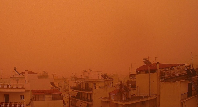 Αφρικανική σκόνη: Λιβύη έγινε η Καλαμάτα - Συγκεντρώσεις ρεκόρ στην Κρήτη - Δείτε φωτογραφίες