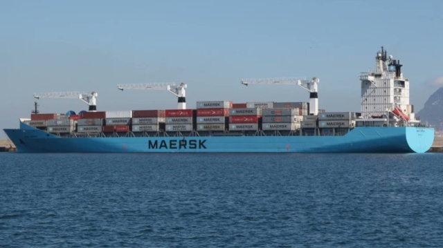 Δύο πλοία μεταφοράς εμπορευματοκιβωτίων και ένα αμερικανικό καταδρομικό στο στόχαστρο των Χούτι