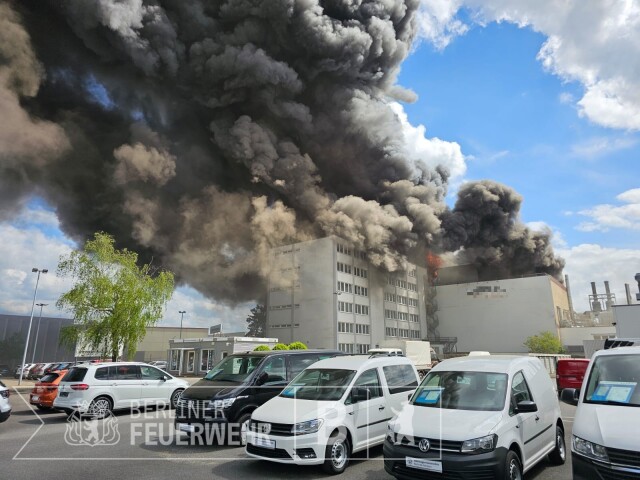 Γερμανία: Ανησυχία για τους τοξικούς καπνούς μετά τη φωτιά σε εργοστάσιο μετάλλων στο Βερολίνο