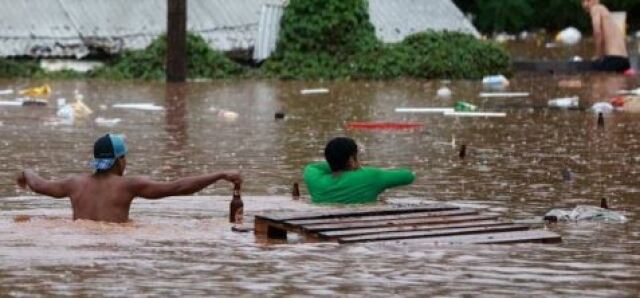 Βραζιλία: Τουλάχιστον 37 νεκροί και 74 αγνοούμενοι από τις πλημμύρες στον νότο