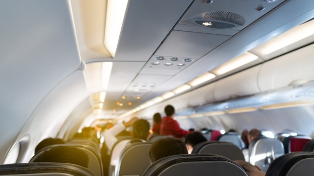 Ηράκλειο: Αναστάτωση σε πτήση από το Ντίσελντορφ - Γυναίκα υπό την επήρεια αλκοόλ έβριζε και απειλούσε