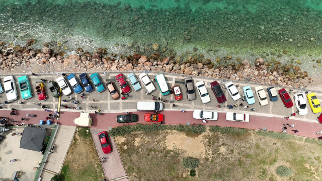 Αlimos Classic Car Sunday: 200 τετράτροχες «καλλονές»... ξαπλώνουν στον παραλιακό πεζόδρομο του Αλίμου