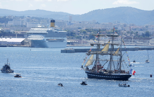 Η Ολυμπιακή φλόγα έφτασε στη Μασσαλία υπό δρακόντεια μέτρα ασφαλείας – Δείτε φωτογραφίες