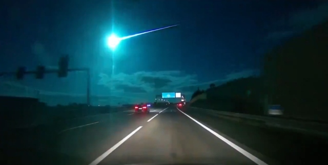 Πορτογαλία: Μετεωρίτης διέσχισε τον ουρανό το βράδυ του Σαββάτου – Δείτε εντυπωσιακά βίντεο