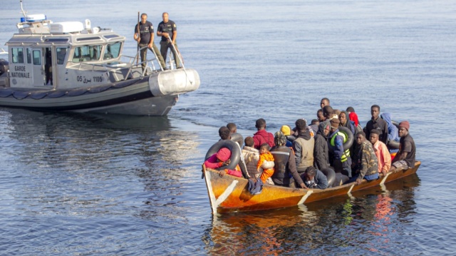 Τέσσερα πτώματα εντοπίζονται ανοικτά της Τυνησίας, τουλάχιστον 23 μετανάστες αγνoούνται  image