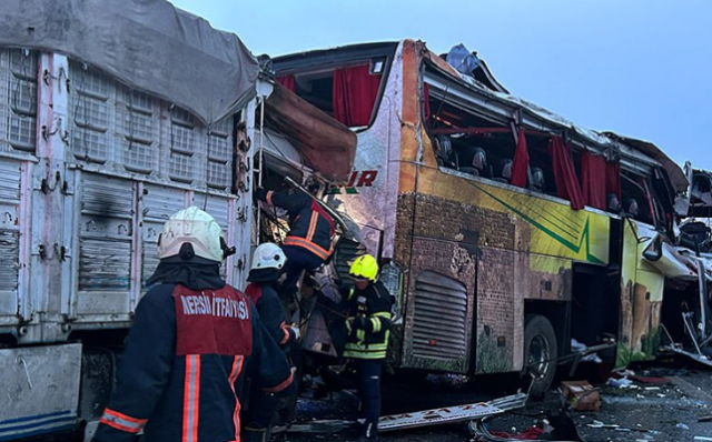 Τροχαίο με τουλάχιστον 10 νεκρούς στη νότια Τουρκία – Λεωφορείο συγκρούστηκε με φορτηγό και 2 ΙΧ σε κεντρικό αυτοκινητόδρομο