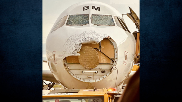 Τρόμος σε πτήση της Austrian Airlines - Χαλάζι διέλυσε το ρύγχος αεροπλάνου, δείτε φωτογραφίες