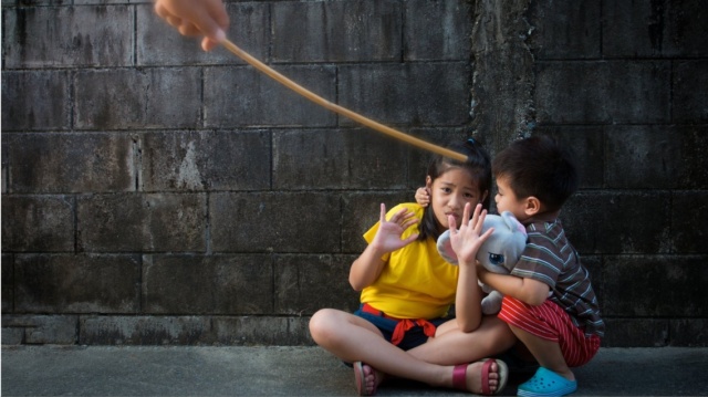 UNICEF: Σχεδόν 400 εκατομμύρια μικρά παιδιά υφίστανται βίαιες μεθόδους πειθάρχησης διεθνώς