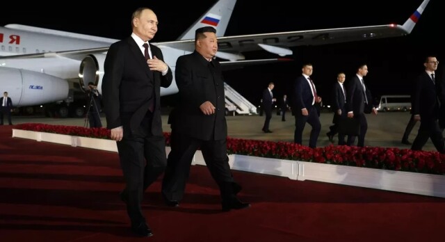 Δείτε βίντεο: Πούτιν και Κιμ «μαλώνουν» για το ποιος θα μπει πρώτος στη λιμουζίνα