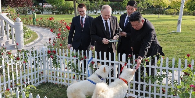Πούτιν: Ένα ζευγάρι σκύλους του έκανε δώρο ο Κιμ Γιόνγκ Ουν