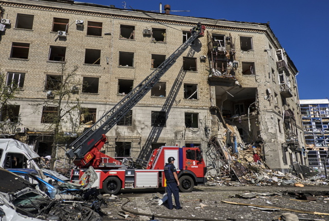 Πόλεμος στην Ουκρανία: Τρεις νεκροί και δεκάδες τραυματίες από ρωσικό βομβαρδισμό στο Χάρκοβο