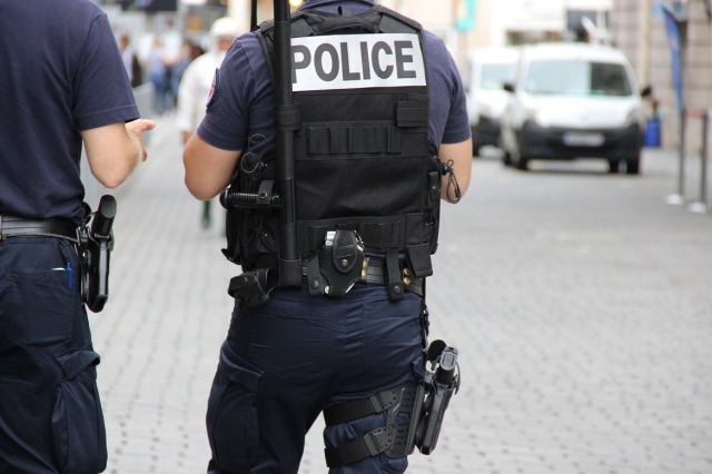 Παρίσι: Επίθεση με μαχαίρι κατά αστυνομικού