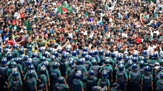 Μπανγκλαντές: Σφοδρές συγκρούσεις αστυνομίας και φοιτητών - Τουλάχιστον 39 νεκροί