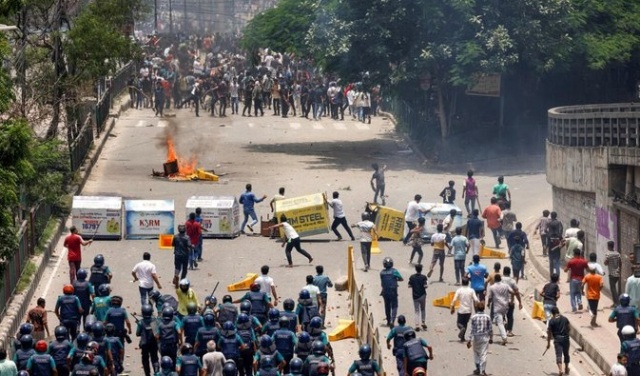 Ταραχές στο Μπαγκλαντές: 39 νεκροί από συγκρούσεις φοιτητών με αστυνομικούς - Φωτιές σε δημόσια κτίρια