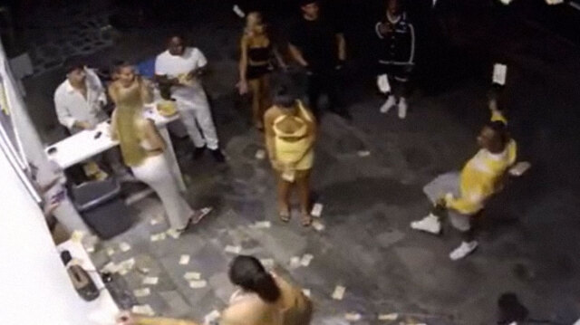 Μύκονος: Βίντεο από τη στιγμή που ο Αμερικανός ράπερ Lil Tjay πετάει χιλιάδες χαρτονομίσματα σε κέντρο διασκέδασης