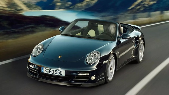 Ανατριχιαστικό: Έσκασε το λάστιχο της Porsche με 320 χλμ/ώρα (+video)