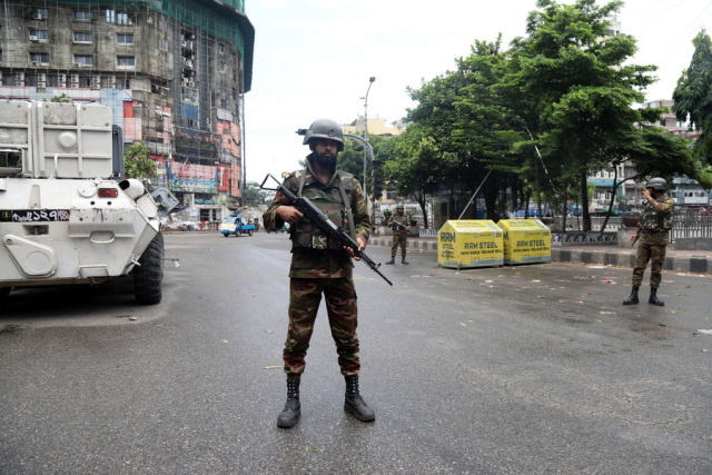 Μπανγκλαντές: Αποκαταστάθηκε η τάξη μετά τις αιματηρές ταραχές, δηλώνει ο στρατός