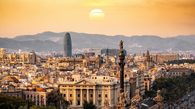 Βαρκελώνη: «Δεν μπορεί να απορροφήσει την απεριόριστη τουριστική αύξηση, χρειάζονται όρια» λέει ο δήμαρχος