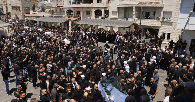 Υψίπεδα του Γκολάν: Θρήνος στις κηδείες των 12 παιδιών θυμάτων της επίθεσης – Γιούχαραν υπουργούς, δείτε βίντεο