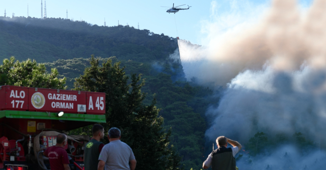 Τουρκία: Με εναέρια μέσα συνεχίζεται η μάχη με τις φλόγες στη Σμύρνη – Δεν απειλούνται πλέον οικισμοί, δείτε βίντεο