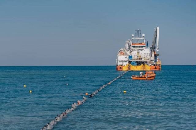 Κυπριακά ΜΜΕ αναφέρουν ότι Αθήνα και Λευκωσία κατέληξαν σε συμφωνία για την ηλεκτρική διασύνδεση – Τι προβλέπει