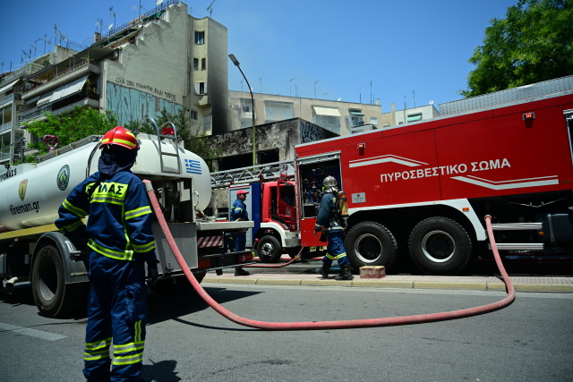 Έσβησε η φωτιά σε κτίριο στην Κυψέλη – Άνοιξε η Αγίου Μελετίου