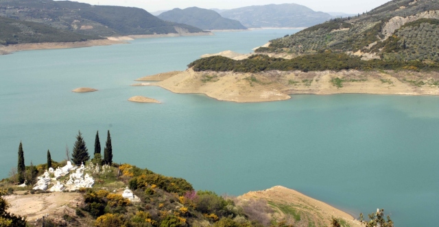 Λίμνη Κρεμαστών: Συναγερμός από τον εντοπισμό πτώματος γυναίκας