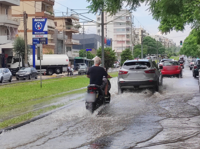 Σε τρεις φάσεις η εξέλιξη της κακοκαιρίας «Atena» – Ποιες περιοχές επηρεάζονται τις επόμενες ώρες