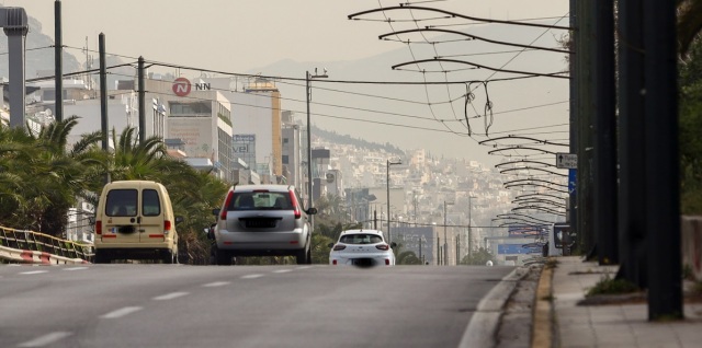 Τροχαίο στη Συγγρού, συγκρούστηκαν δύο οχήματα – Δείτε Live την κίνηση