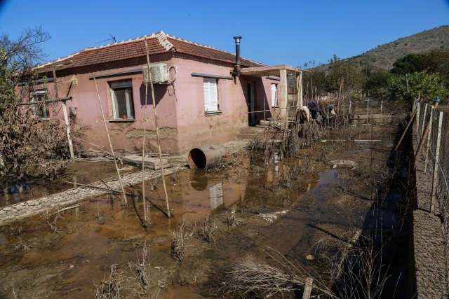 Παράταση 6 και 12 μήνες στο «πάγωμα» κατασχέσεων και οφειλών για πληγέντες από θεομηνίες