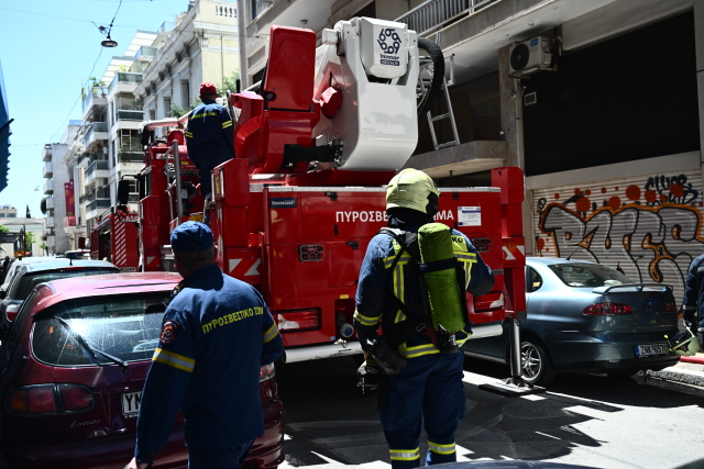 Φωτιά σε κατάστημα στο Χαλάνδρι