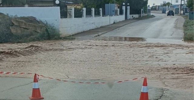 Η κακοκαιρία «χτύπησε» τη Χαλκιδική, υπερχείλισε χείμαρρος