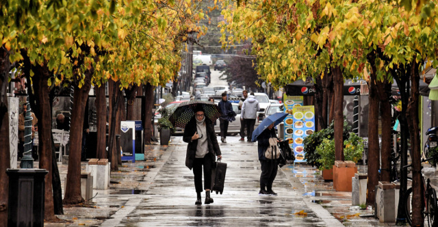 Καιρός: Υποχωρεί ο αντικυκλώνας, έρχονται βροχές και καταιγίδες από την Κυριακή