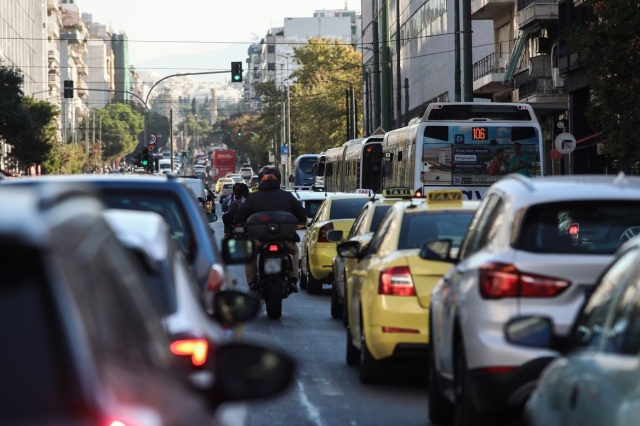 Κίνηση στους δρόμους: Στο «κόκκινο» ο Κηφισός, μποτιλιαρισμένη η Κηφισίας