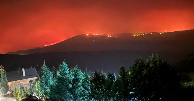 Φωτιά στην Κορινθία: Στα 32 χλμ. το πύρινο μέτωπο – Η κατάσταση είναι τραγική, λέει ο δήμαρχος