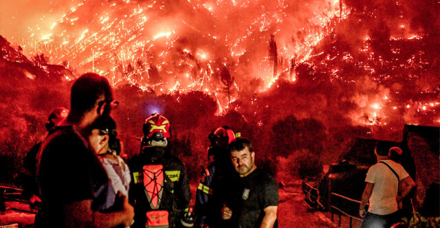 Φωτιά στο Ξυλόκαστρο: Οι δύο αγνοούμενοι οι νεκροί που εντοπίστηκαν - Σε διάσπαρτες εστίες η μάχη των πυροσβεστών